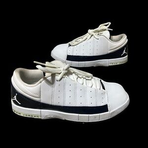 White Air Jordan Te 2_ boys size 3